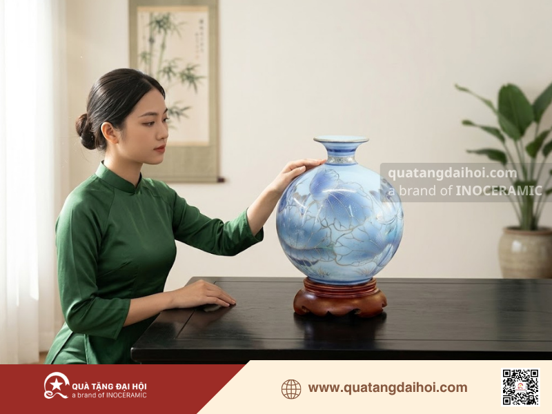 Bình hút lộc Sen Phú Quý vẽ vàng gốm sứ Bát Tràng cao cấp - Quà Tặng Đại Hội Bình hút lộc Sen Phú Quý vẽ vàng gốm sứ Bát Tràng cao cấp