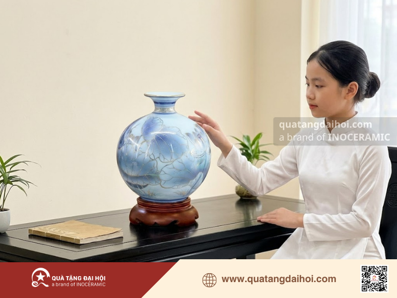 Bình hút lộc Sen Phú Quý vẽ vàng làm quà tặng tinh tế - Quà Tặng Đại Hội Bình hút lộc Sen Phú Quý vẽ vàng làm quà tặng tinh tế