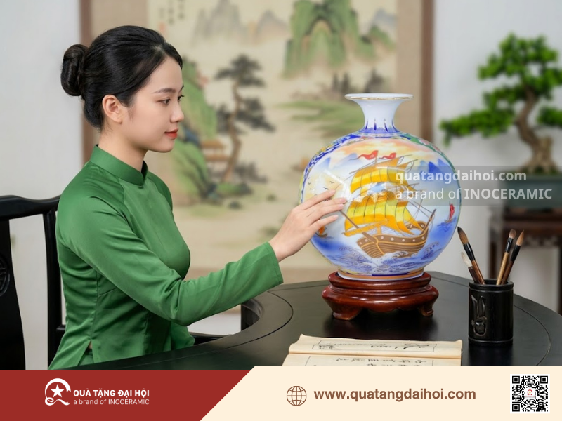 Bình hút lộc Thuận buồm vẽ tay kẻ vàng gốm sứ Bát Tràng cao cấp - Quà Tặng Đại Hội Bình hút lộc Thuận buồm vẽ tay kẻ vàng gốm sứ Bát Tràng cao cấp