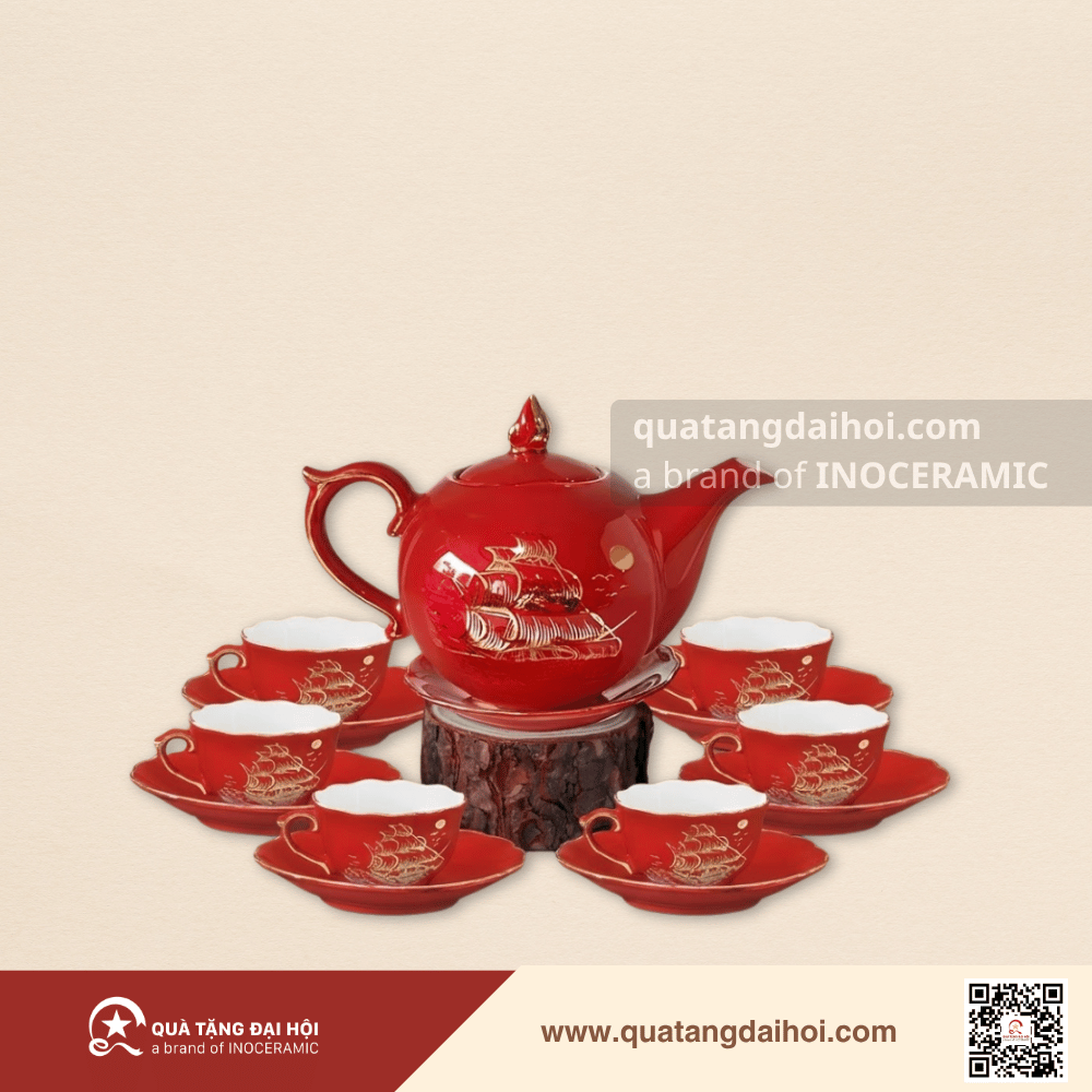 Bộ ấm trà Mẫu Đơn men đỏ Thuận buồm kẻ chỉ vàng - Quà Tặng Đại Hội Bộ ấm trà Mẫu Đơn men đỏ Thuận buồm kẻ chỉ vàng