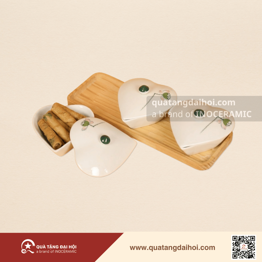 Bộ đựng mứt tim vẽ đài sen Bát Tràng - Quà Tặng Đại Hội Bộ đựng mứt tim vẽ đài sen Bát Tràng